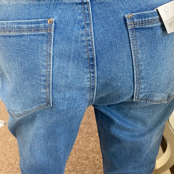 Slightly distressed skinny Jean - Picture 10 of 10